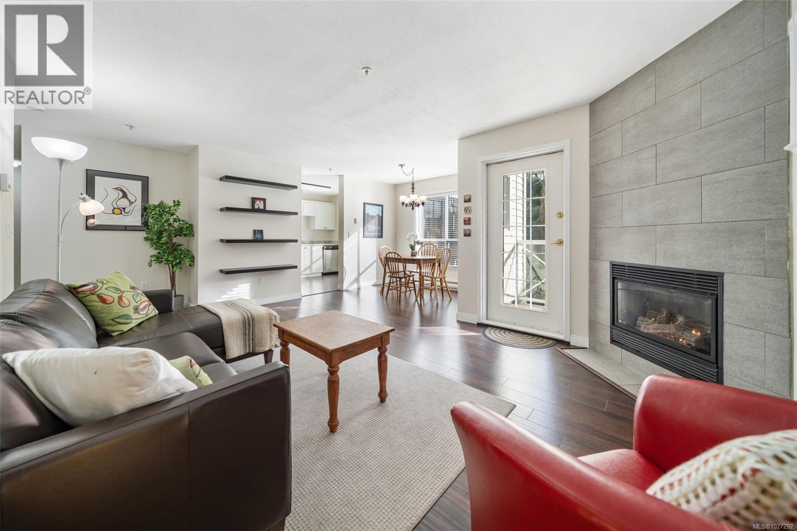 205 1371 Hillside Avenue, Victoria