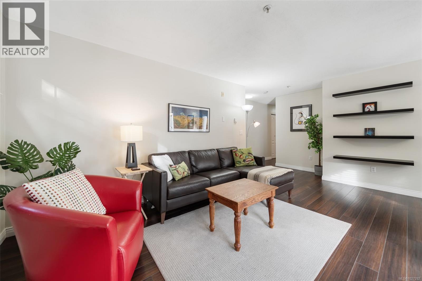 205 1371 Hillside Avenue, Victoria