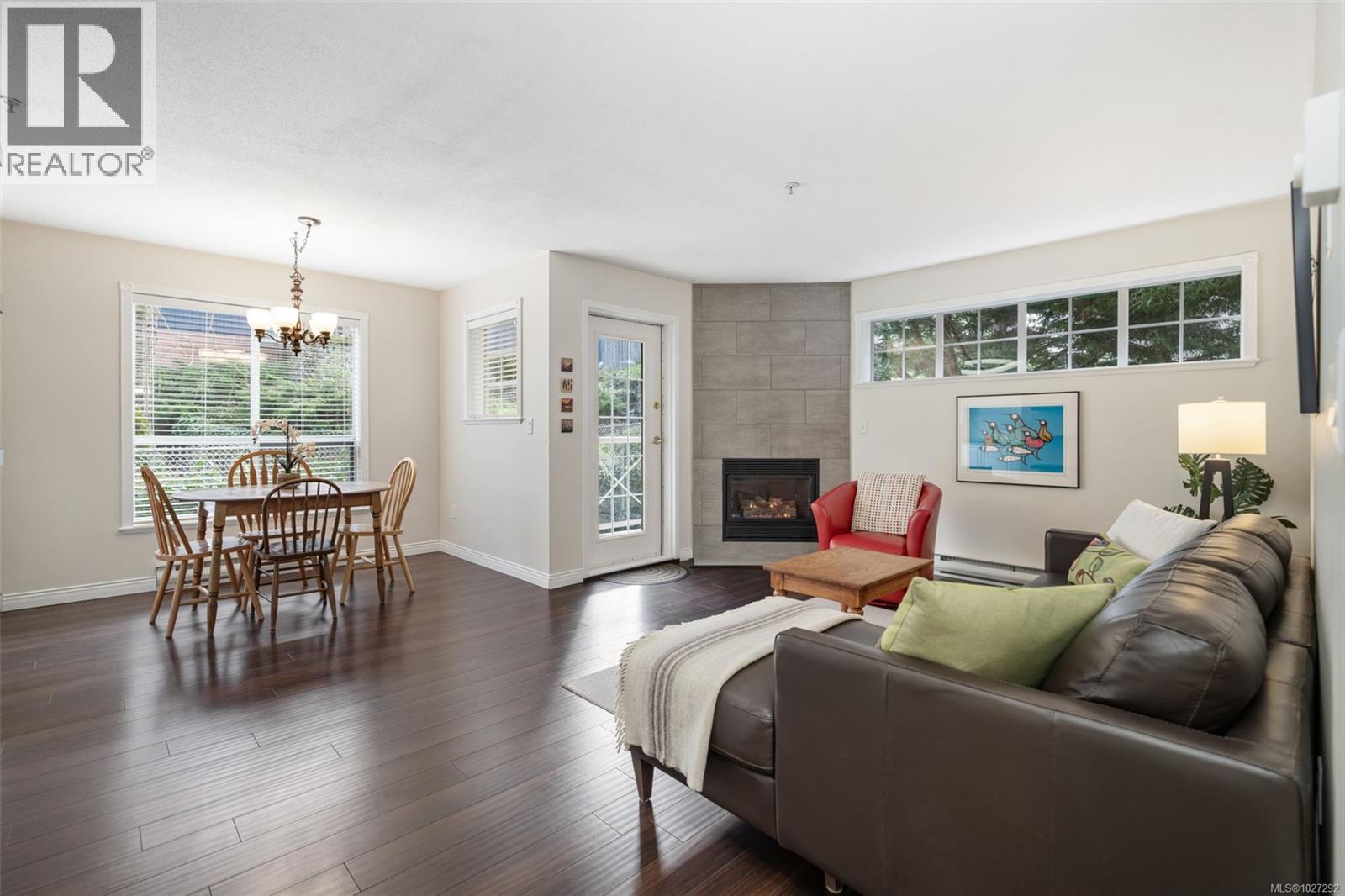 205 1371 Hillside Avenue, Victoria