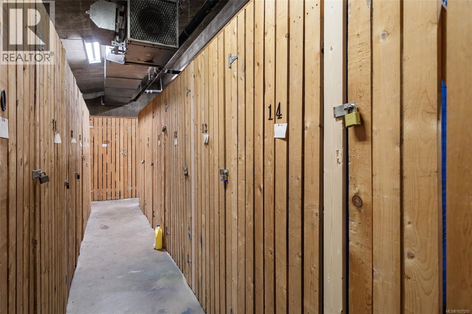 205 1371 Hillside Avenue, Victoria