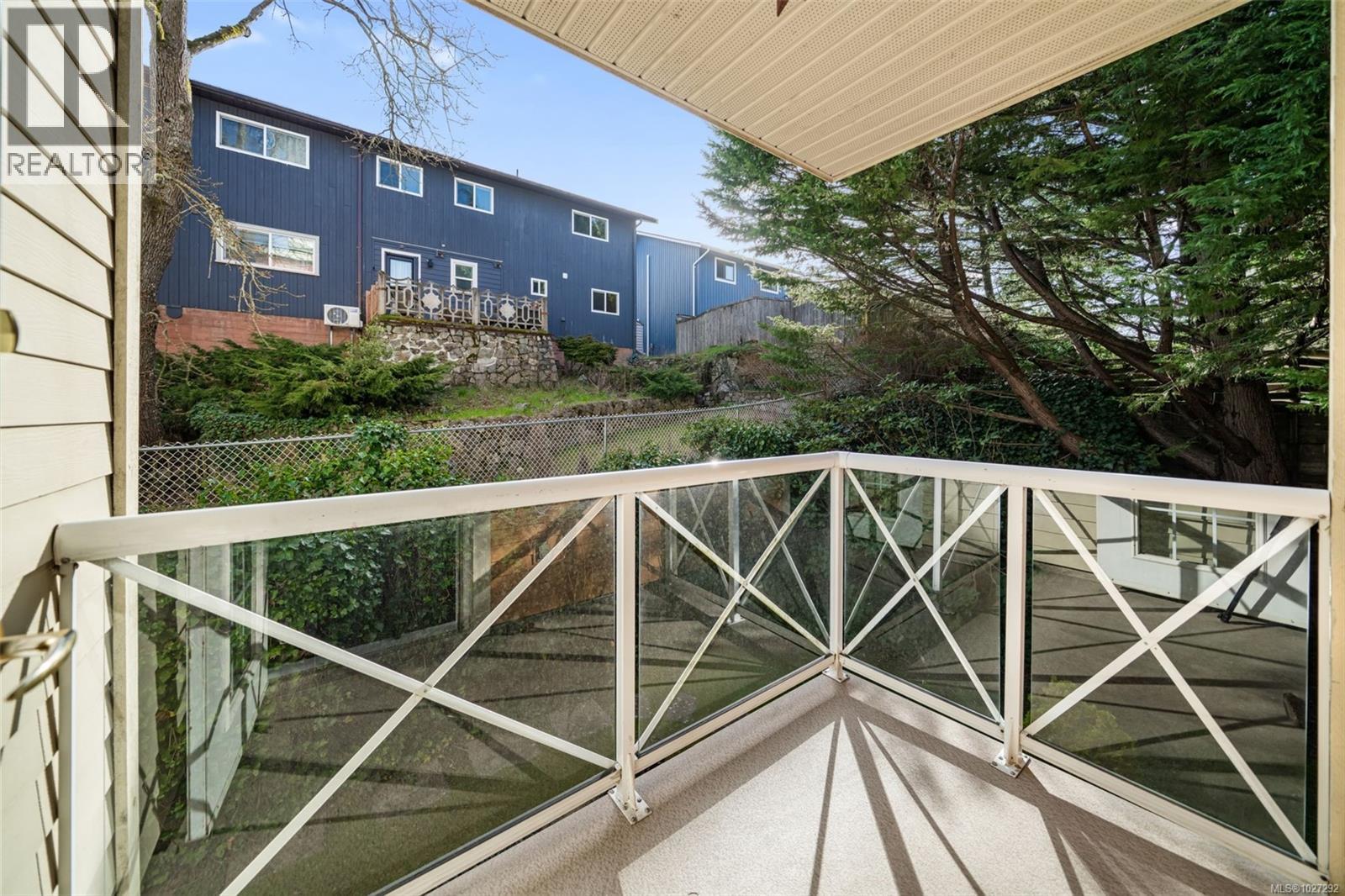 205 1371 Hillside Avenue, Victoria