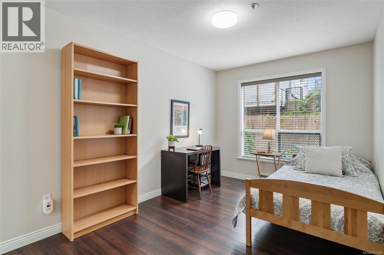 205 1371 Hillside Avenue, Victoria