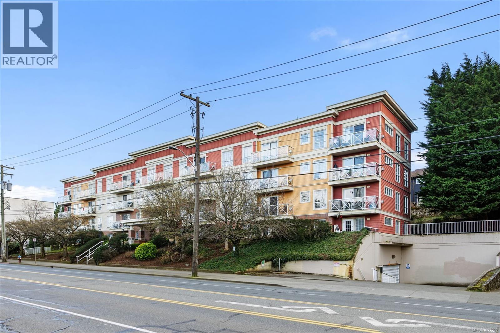 205 1371 Hillside Avenue, Victoria