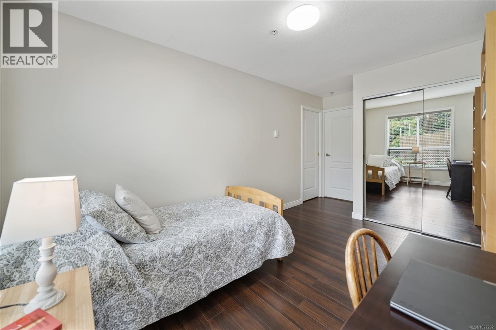 205 1371 Hillside Avenue, Victoria