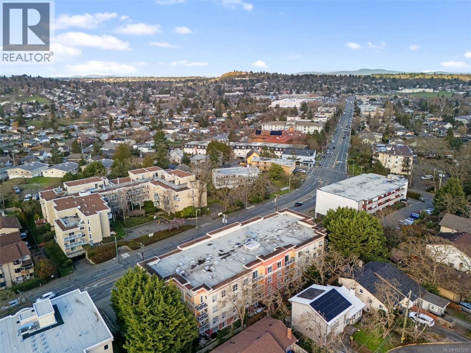 205 1371 Hillside Avenue, Victoria