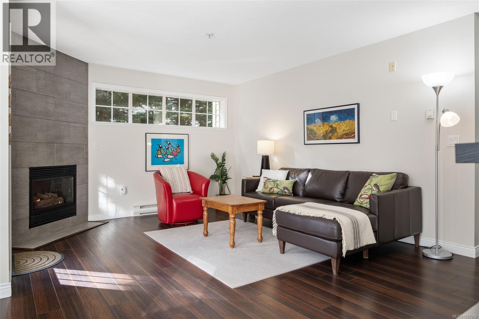 205 1371 Hillside Avenue, Victoria