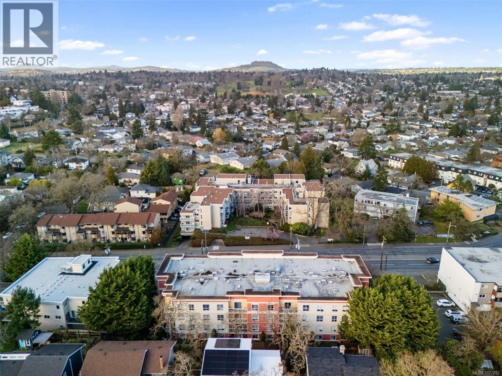 205 1371 Hillside Avenue, Victoria