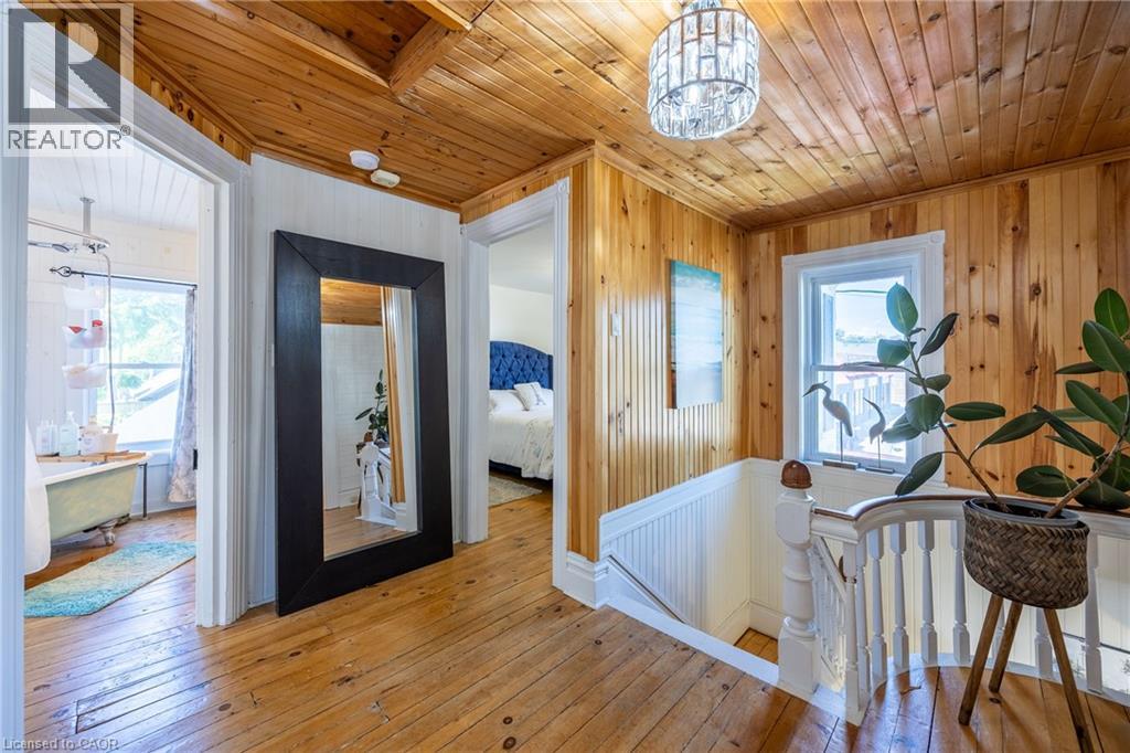 1047 BAY Street - 19