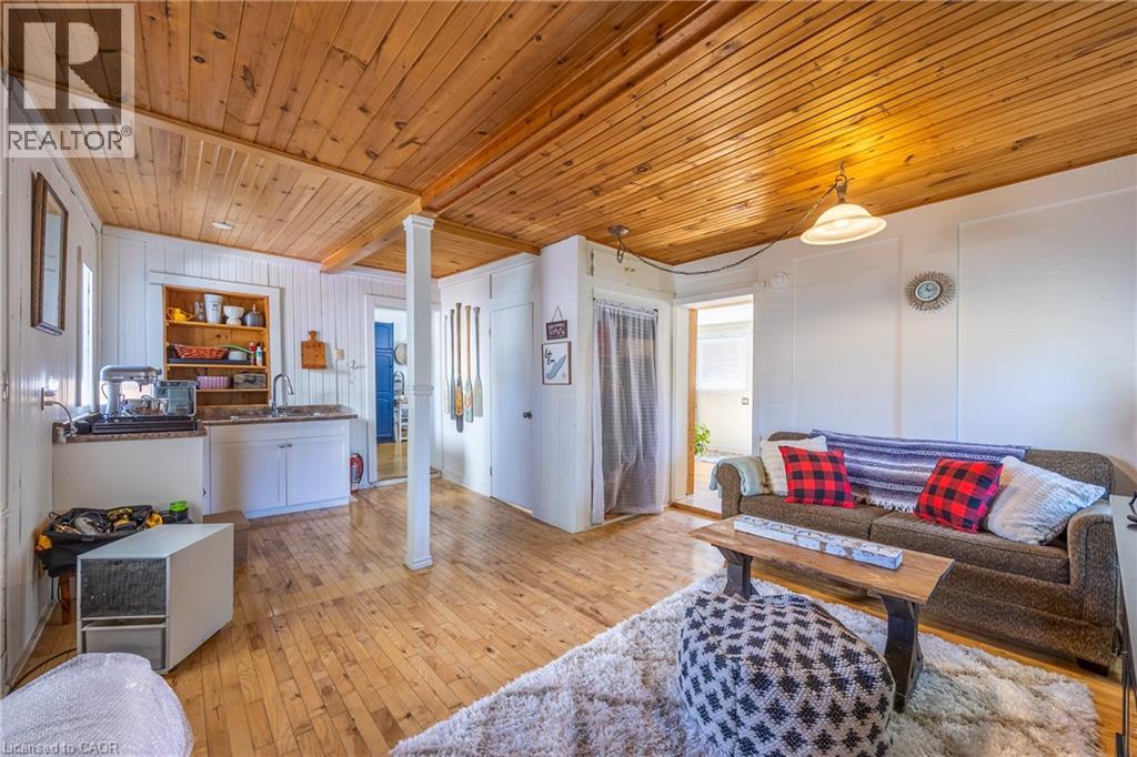 1047 BAY Street - 14
