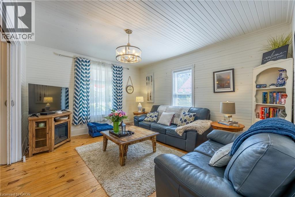 1047 BAY Street - 7