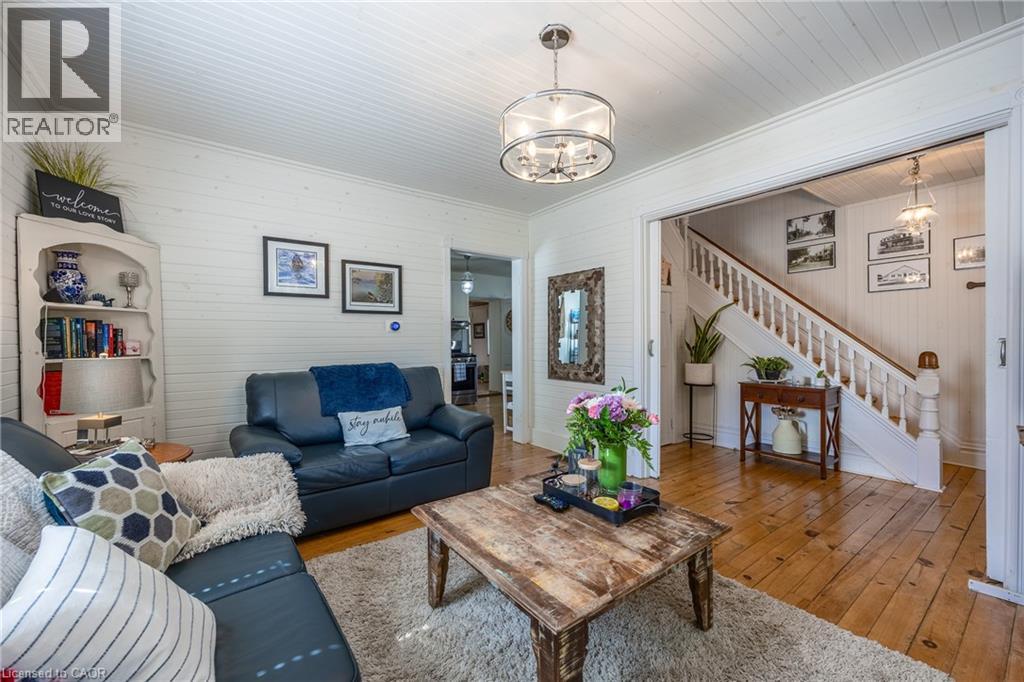 1047 BAY Street - 8