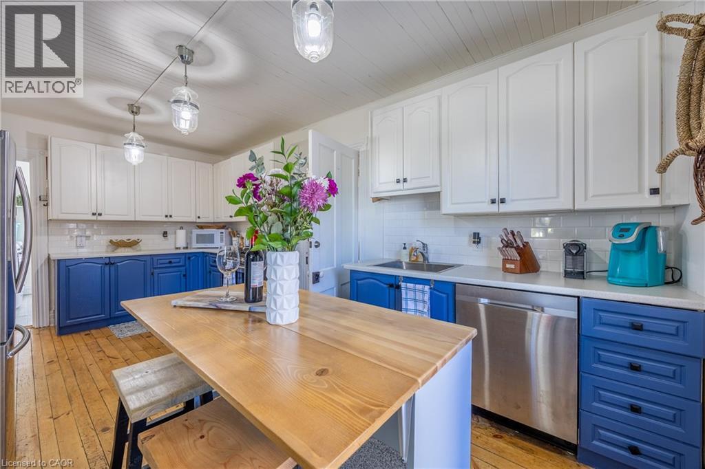 1047 BAY Street - 11