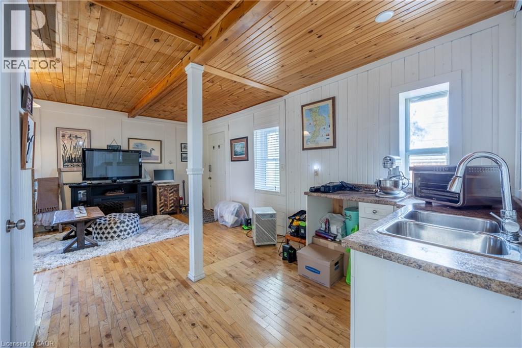 1047 BAY Street - 13