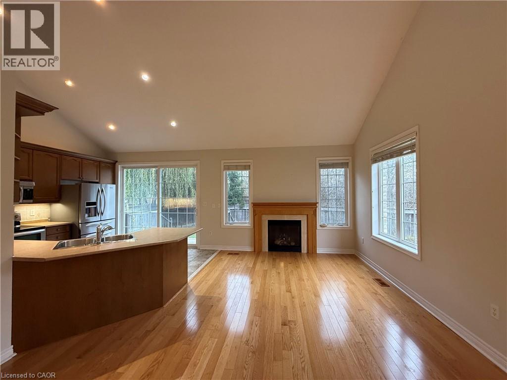 4210 SAUNDERS Crescent - Photo 3 of 37, Burlington, Ontario