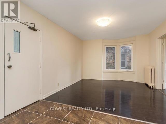 2011 DUNDAS STREET W - 21