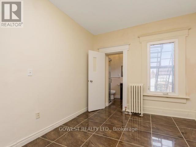 2011 DUNDAS STREET W - 8