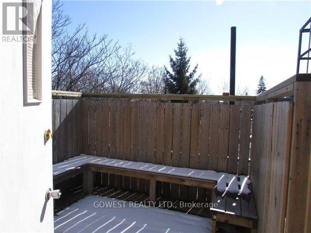 2011 DUNDAS STREET W - 12