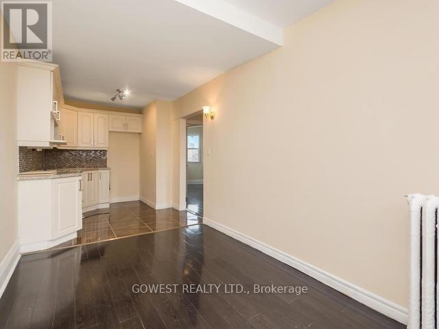 2011 DUNDAS STREET W - 4