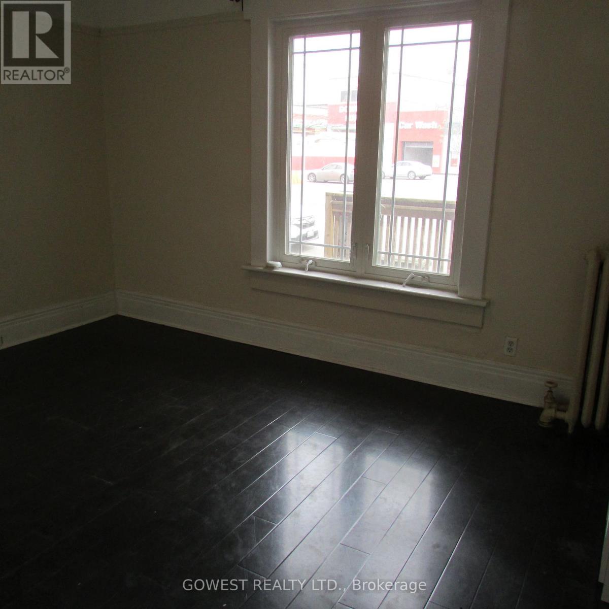 2011 DUNDAS STREET W - 9