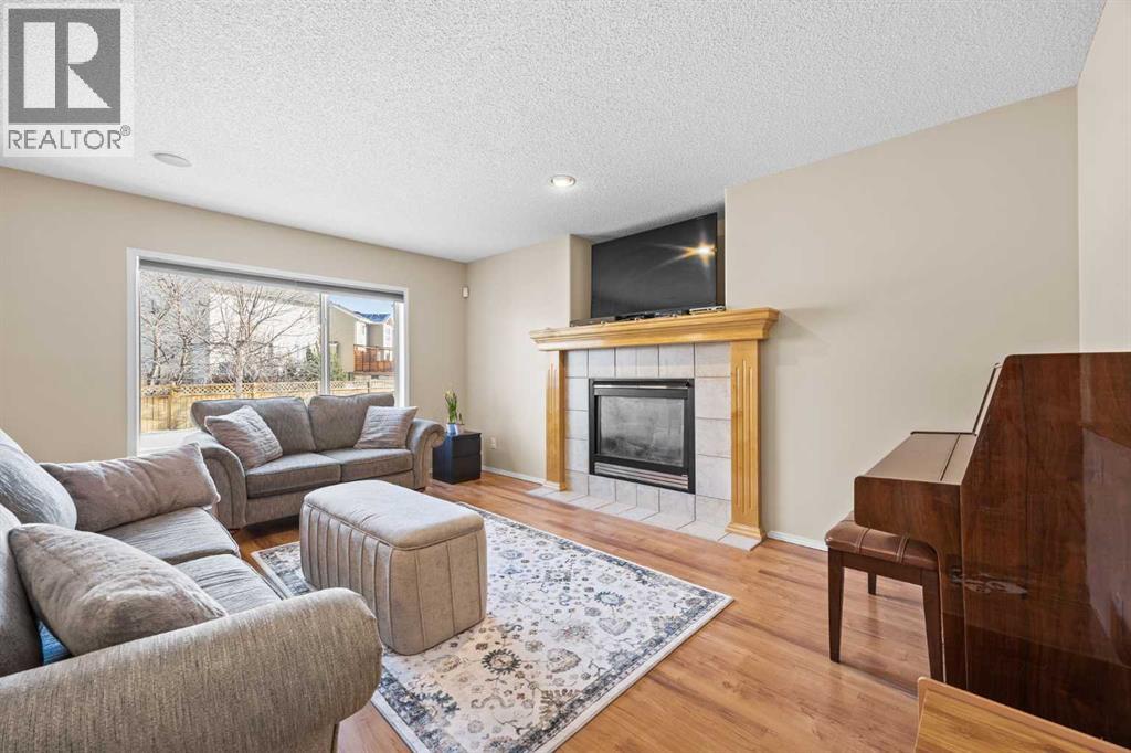 83 Cougarstone Way SW - Photo 3 of 45, Calgary, Alberta