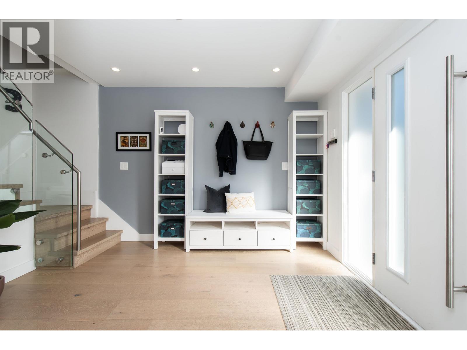 3981 LYNN VALLEY ROAD - Photo 2 of 40, North Vancouver, British Columbia