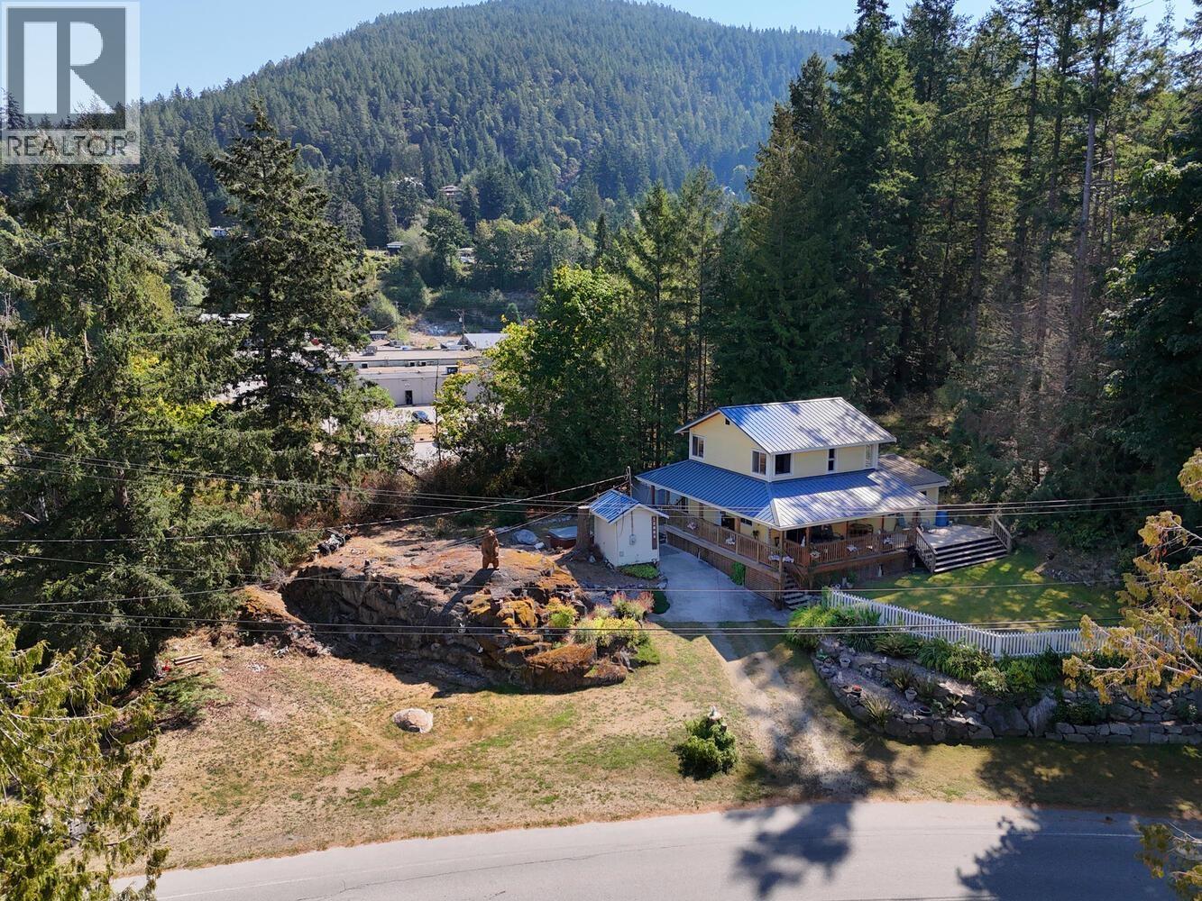 12886 LAGOON ROAD, Madeira Park