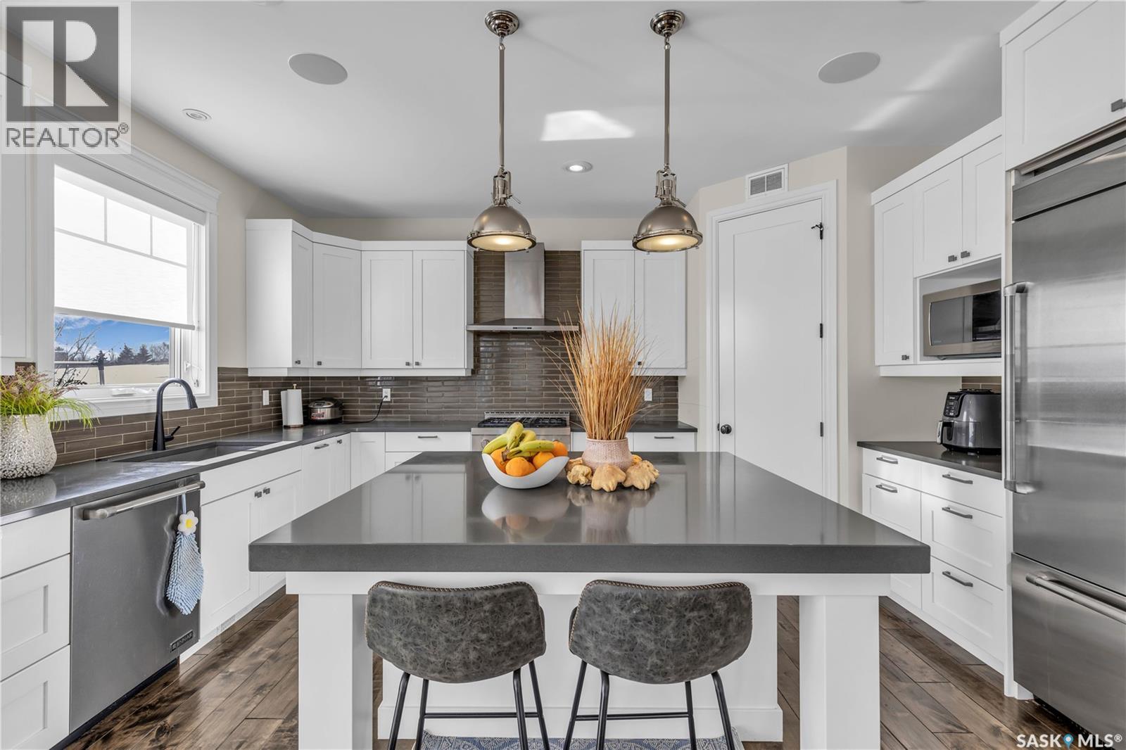 438 Horlick MANOR - 10