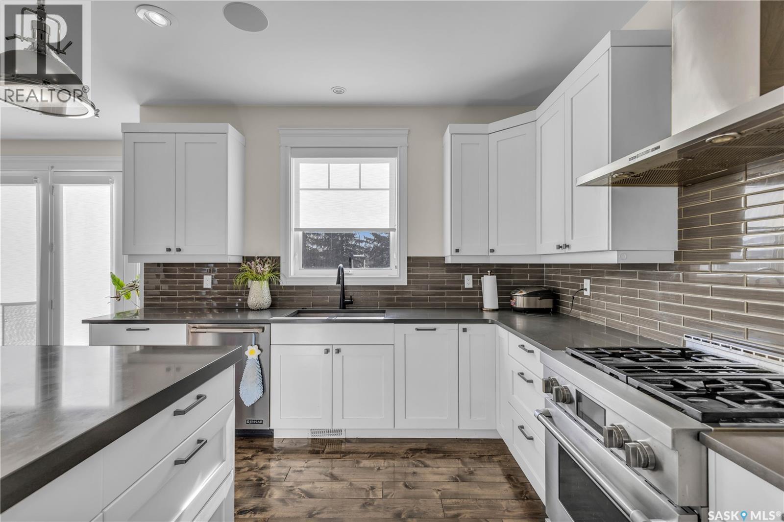 438 Horlick MANOR - 12