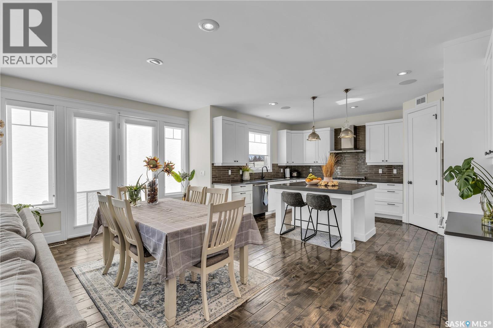 438 Horlick MANOR - 20