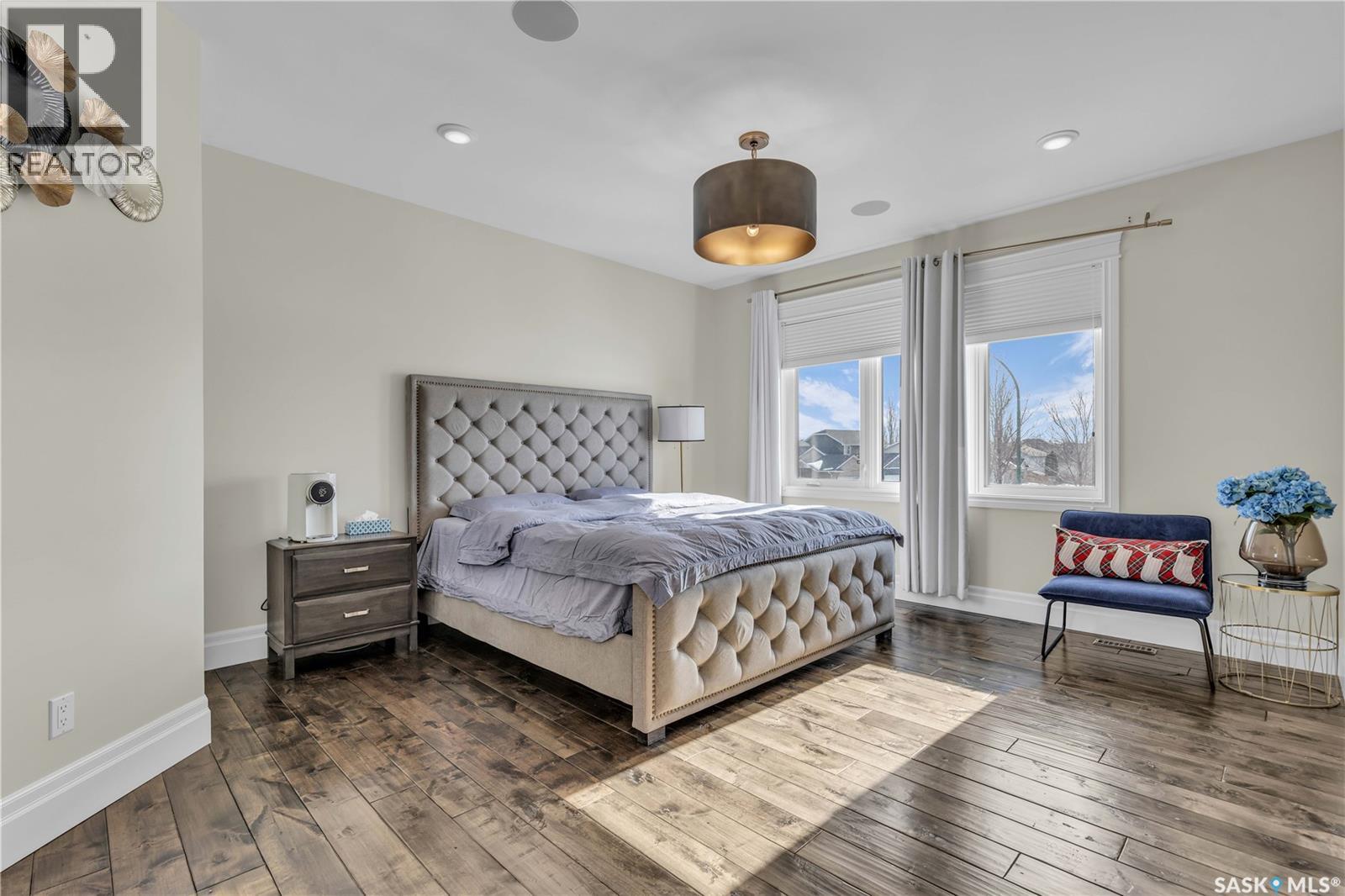 438 Horlick MANOR - 25