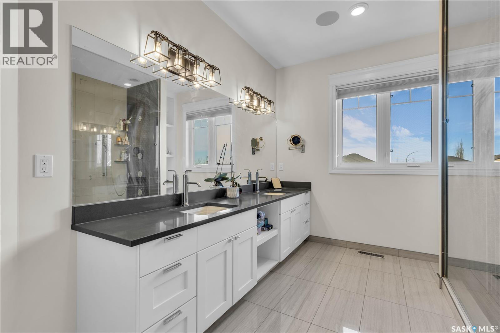 438 Horlick MANOR - 27