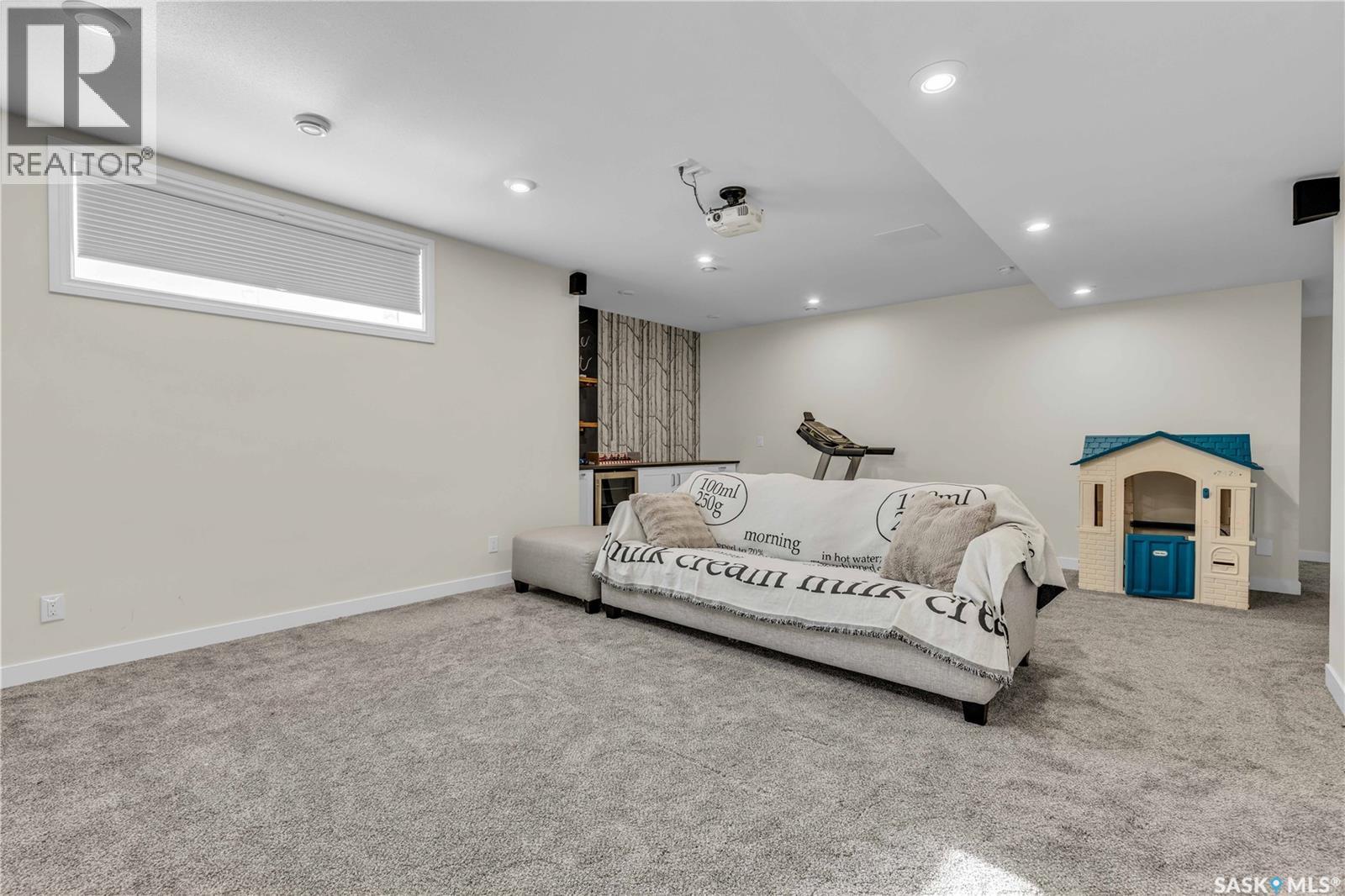 438 Horlick MANOR - 35