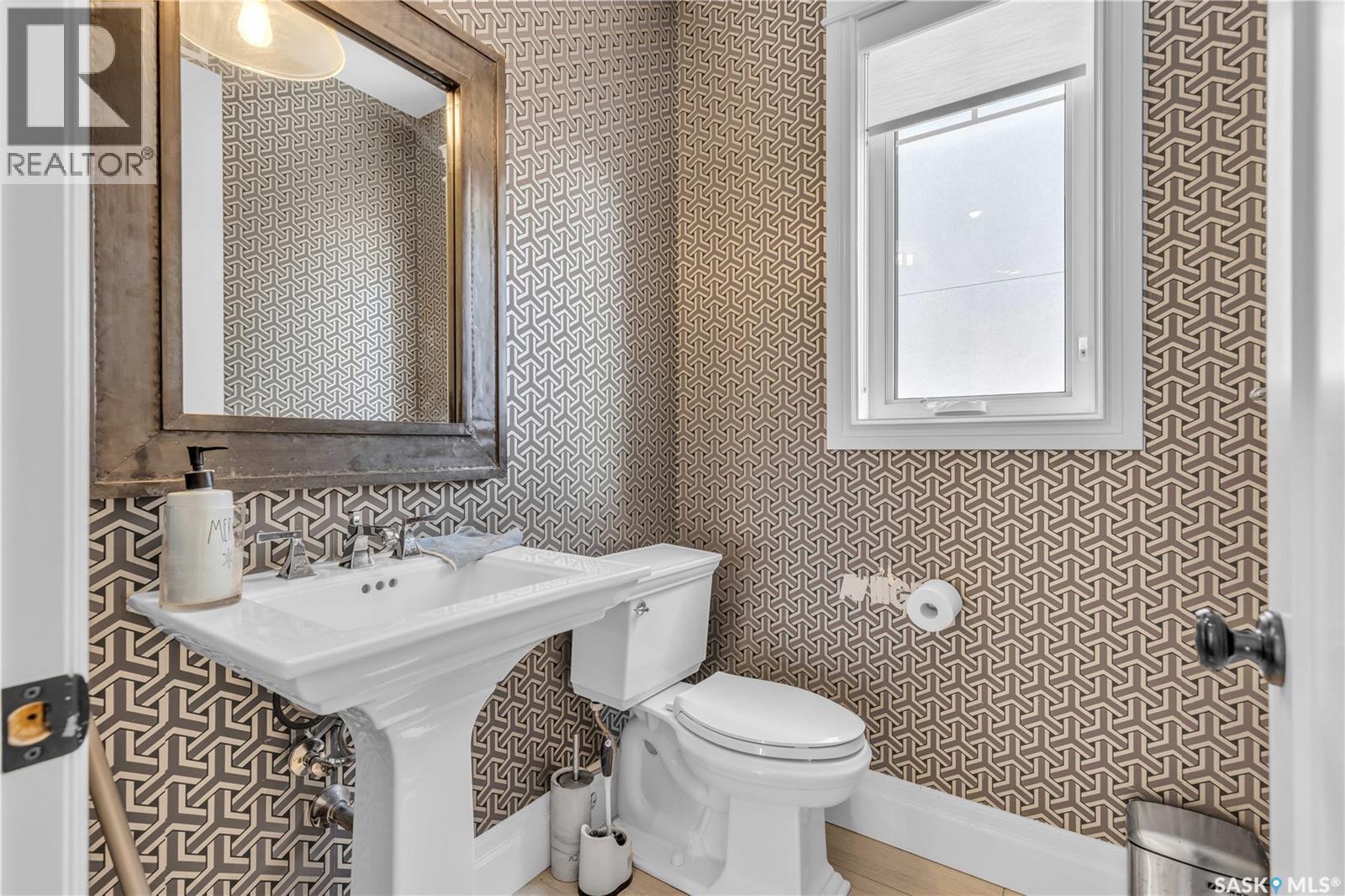 438 Horlick MANOR - 7