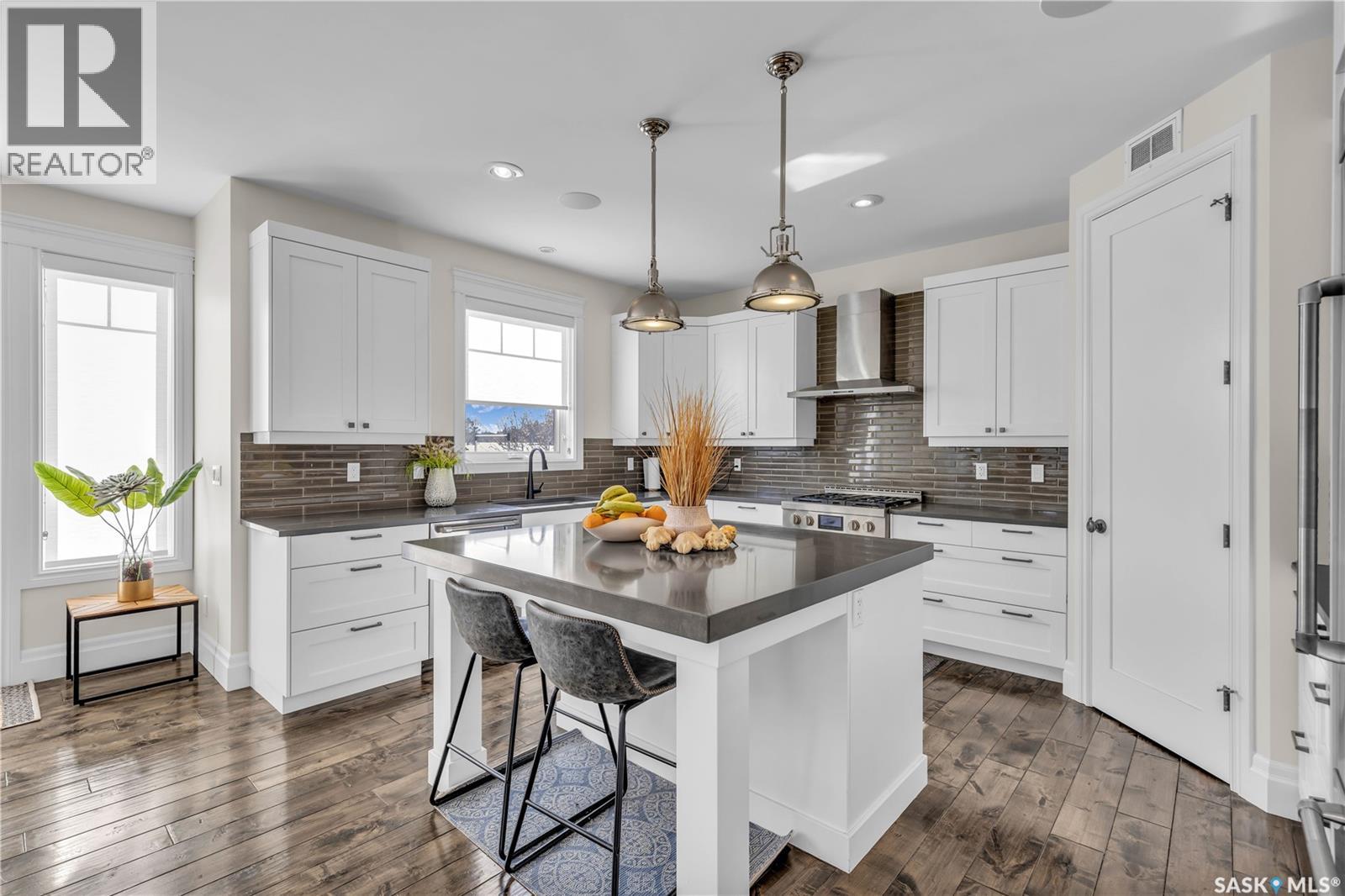 438 Horlick MANOR - 9