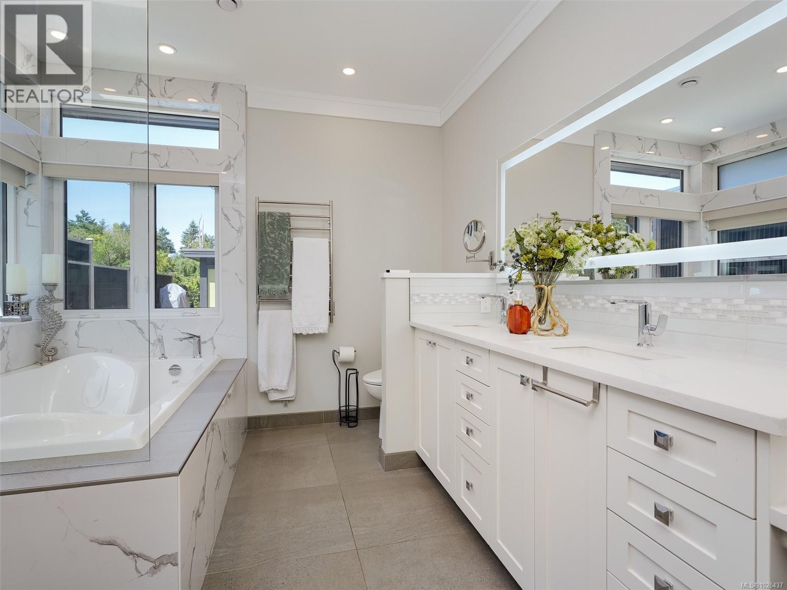  1096 Maple Road, North Saanich