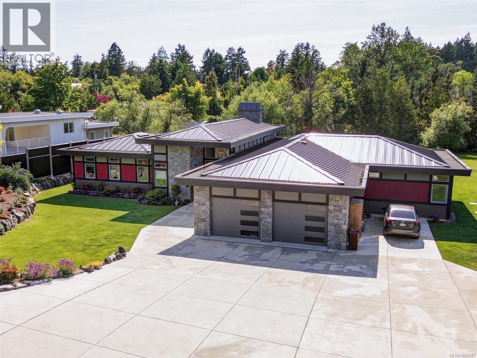  1096 Maple Road, North Saanich