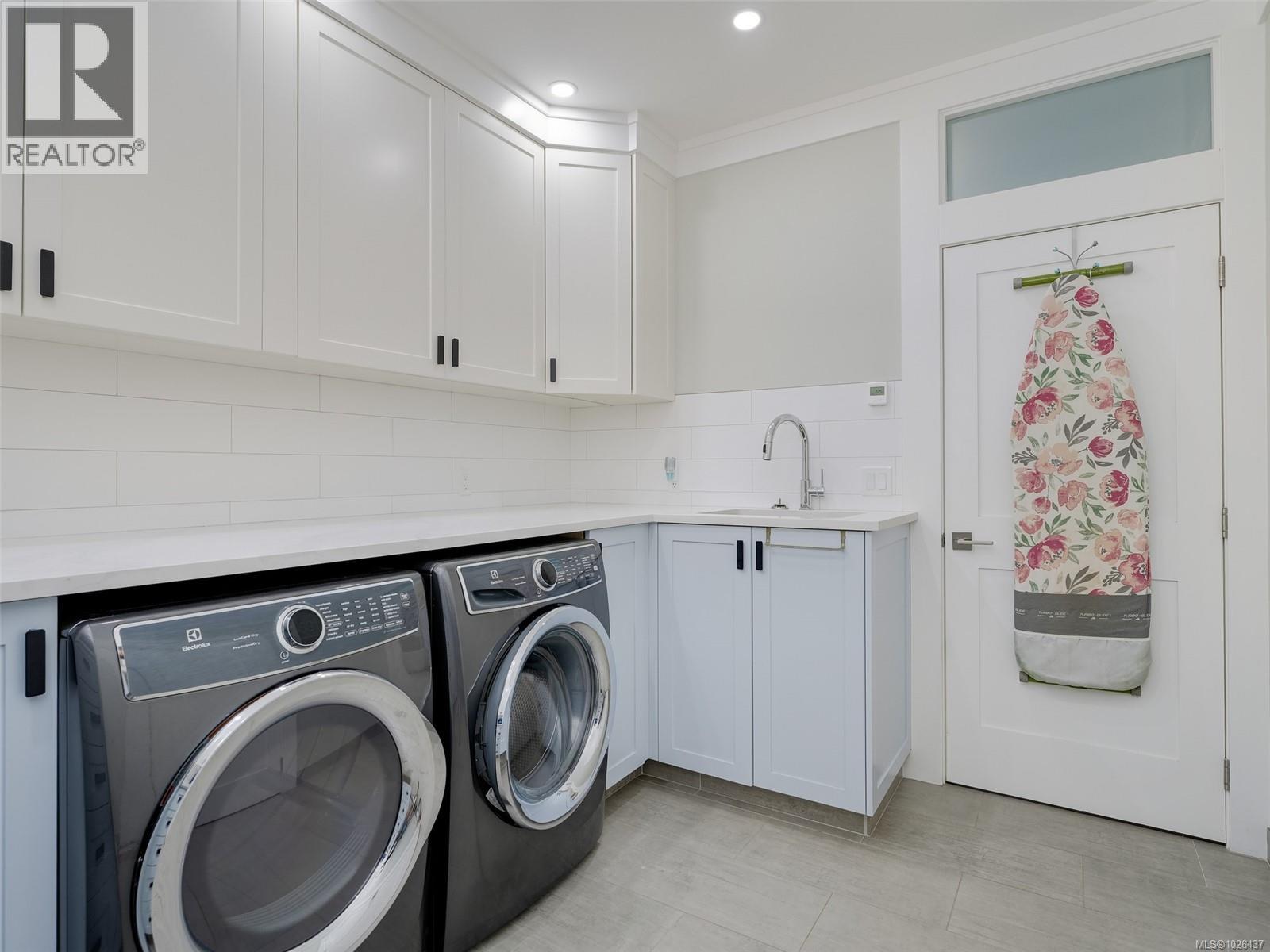  1096 Maple Road, North Saanich