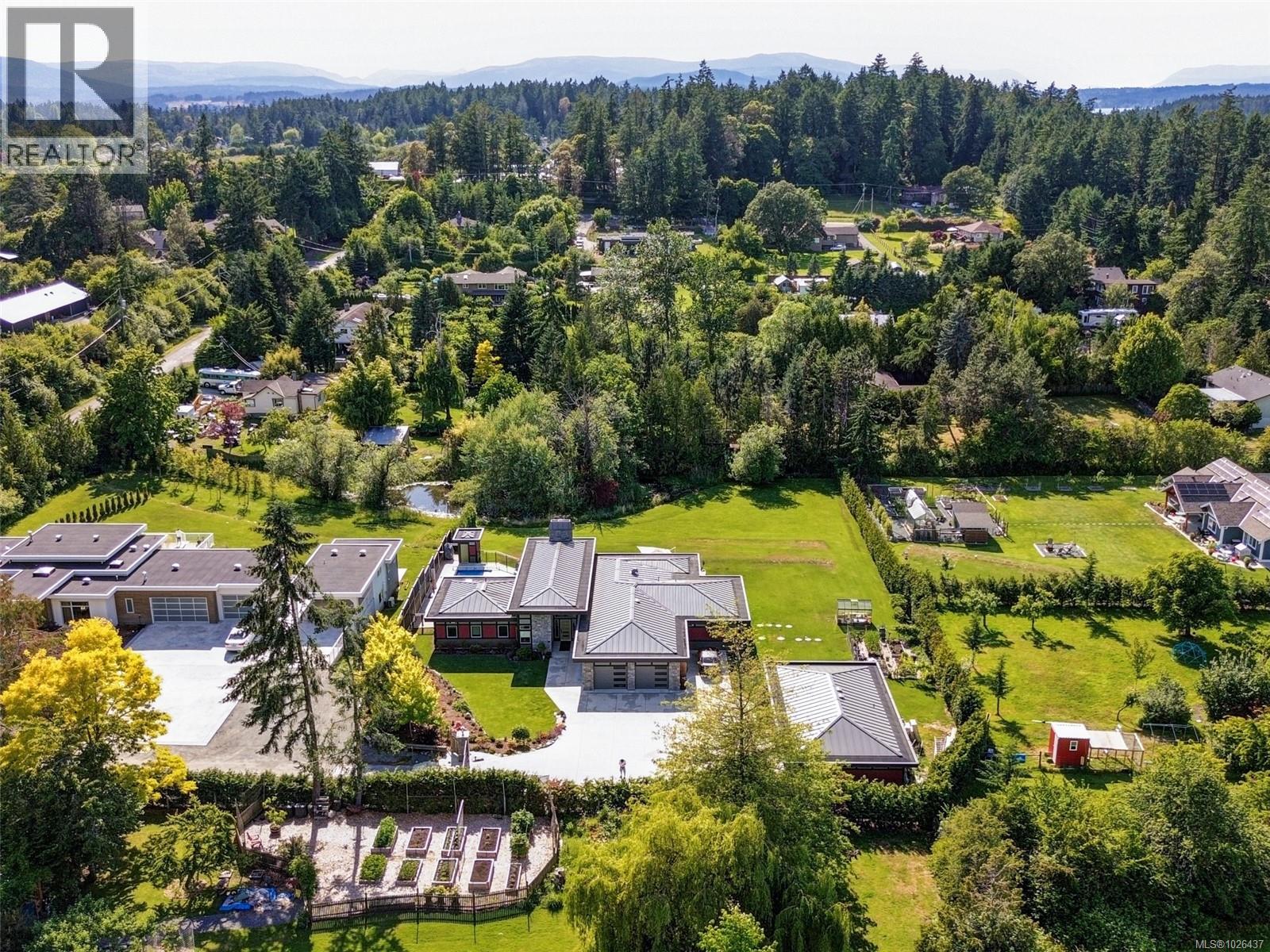  1096 Maple Road, North Saanich