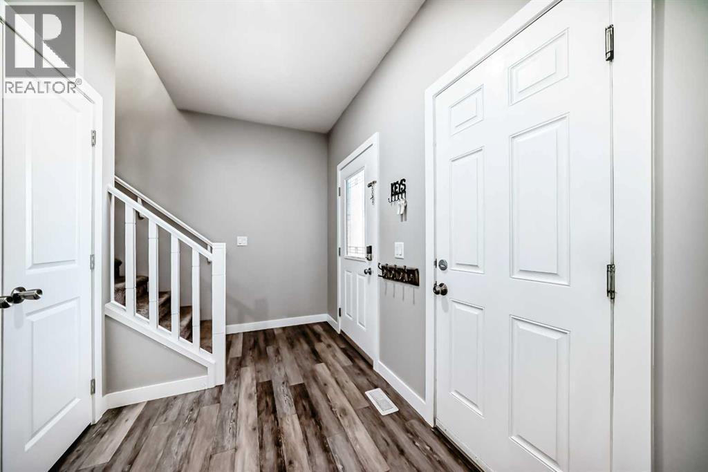 199 Kinniburgh Road - Photo 4 of 43, Chestermere, Alberta