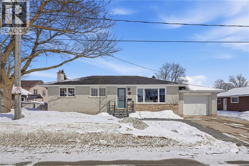 727 PALACE Street E - Photo 4 of 44, Listowel, Ontario