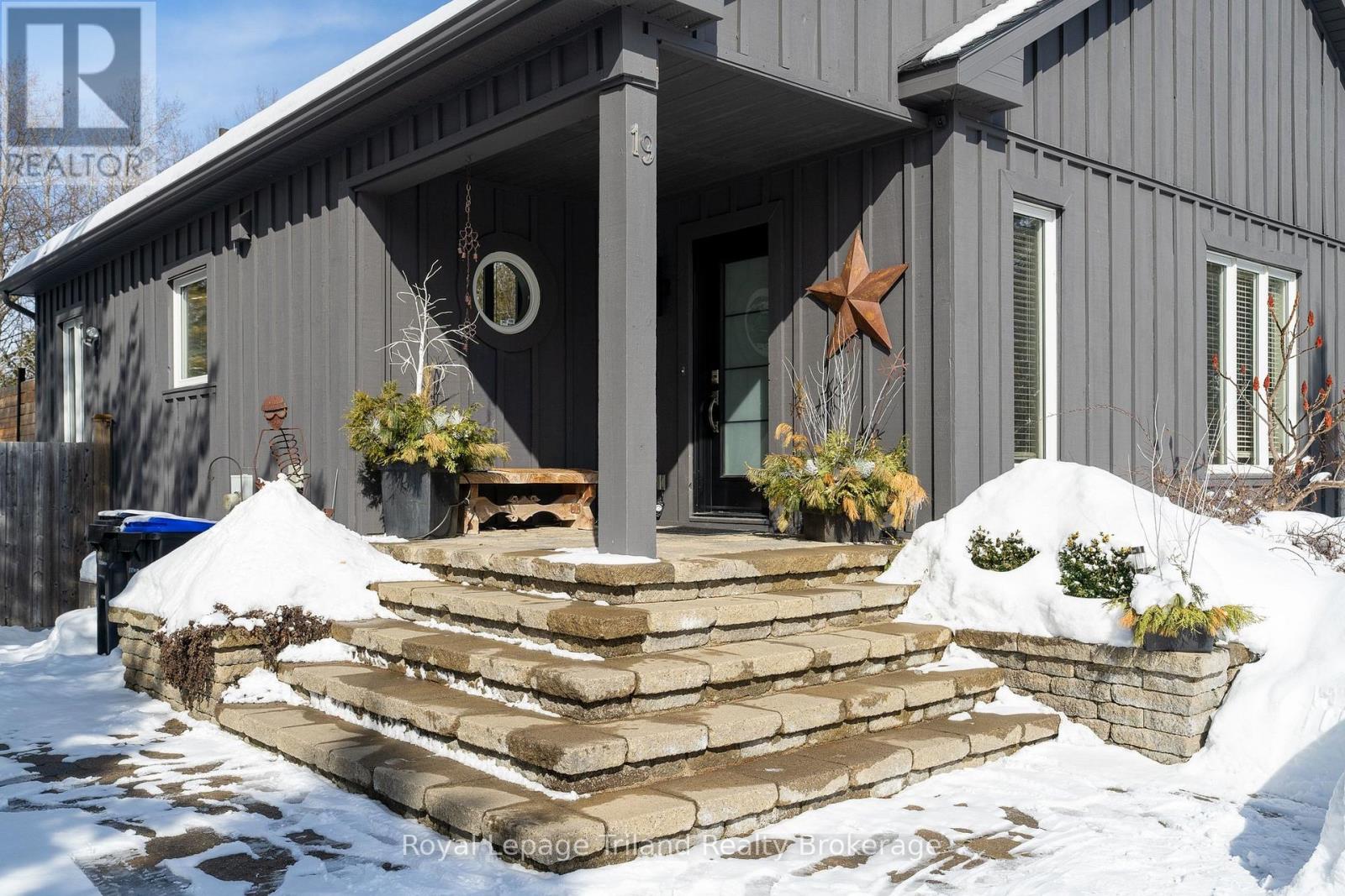 19 TRAILS END - Photo 3 of 50, Collingwood, Ontario