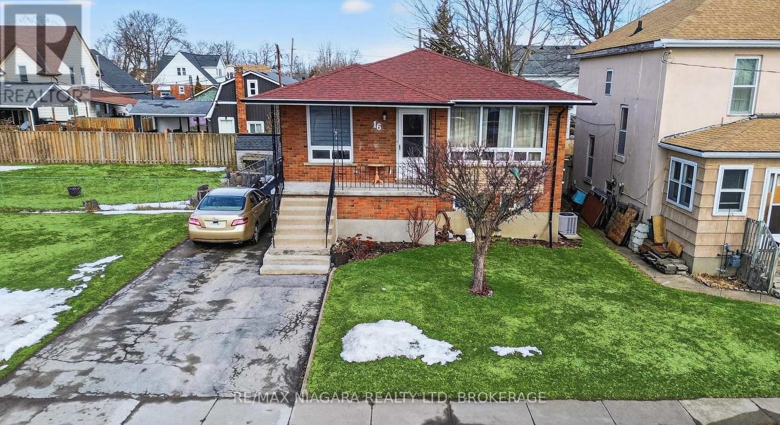 16 CROSS STREET - Main photo, Port Colborne (Killaly East), Ontario