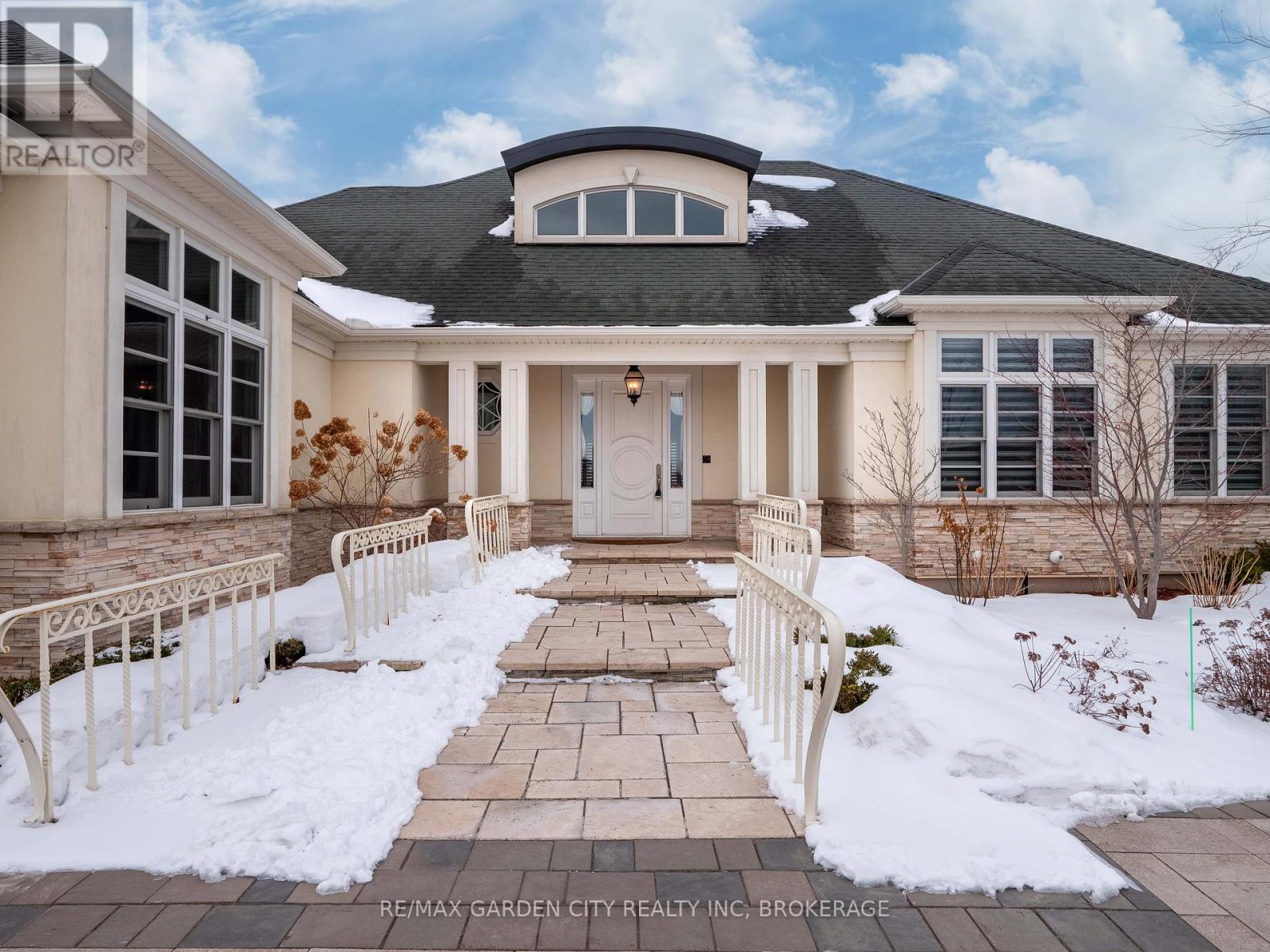 209 MUIRFIELD TRAIL - Photo 3 of 50, Welland (Hwy 406/Welland), Ontario