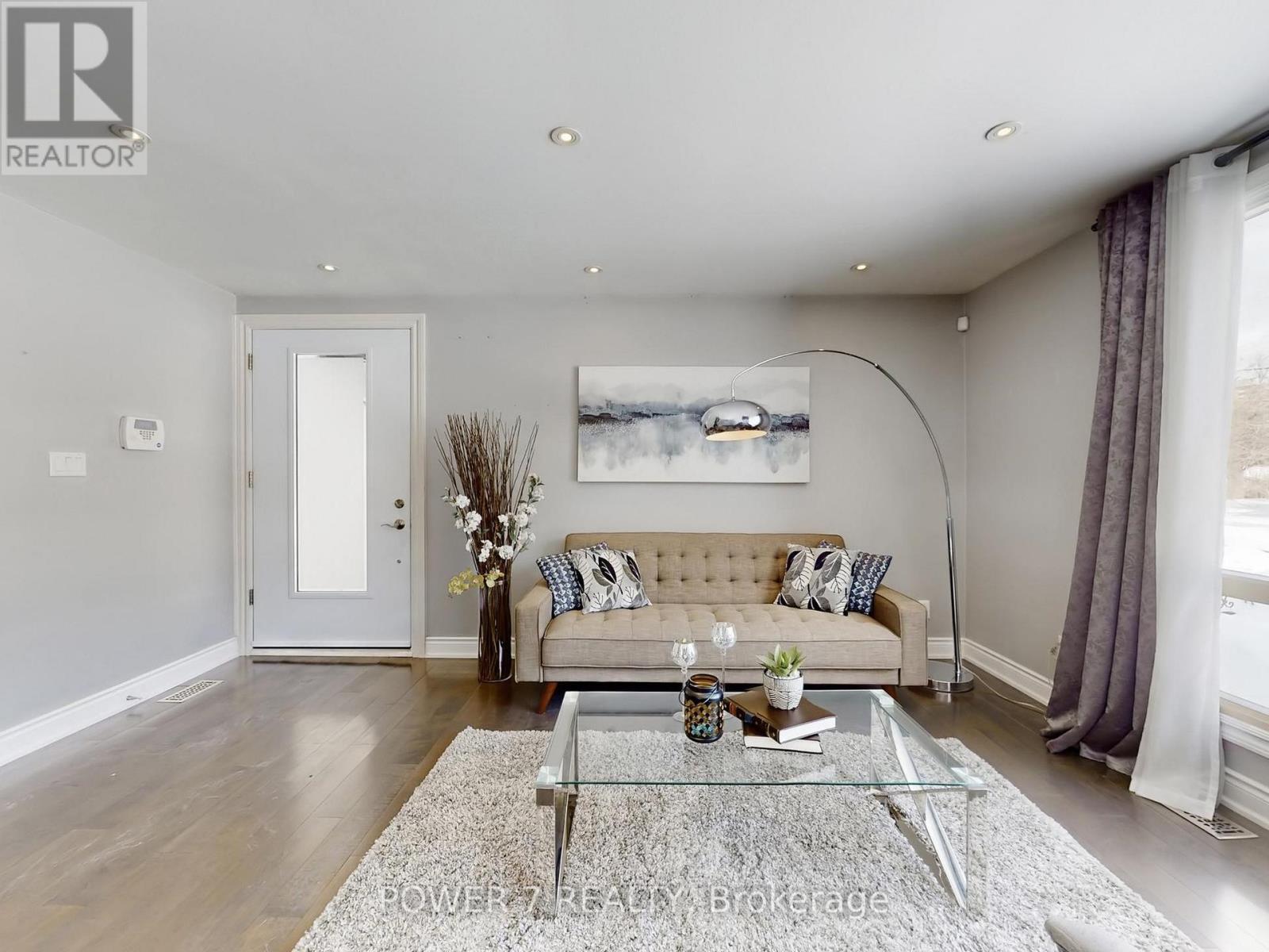 118 KIRKER AVENUE - Photo 4 of 50, Toronto (Woburn), Ontario