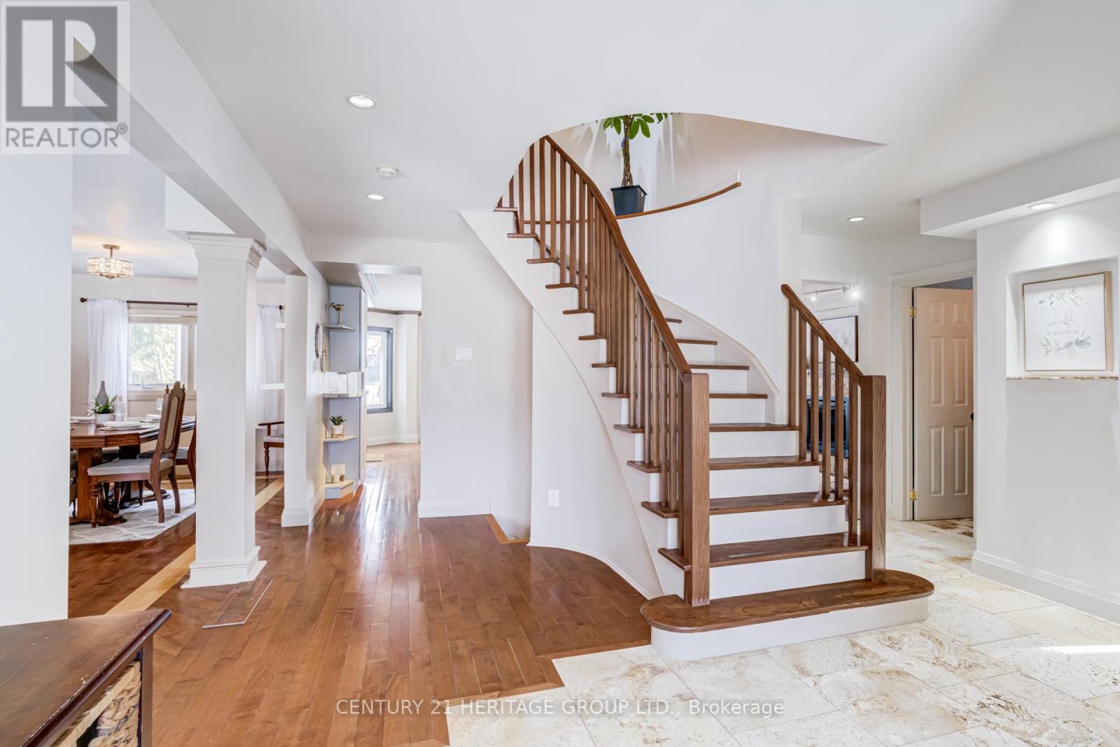 347 ALEX DONER DRIVE - Photo 3 of 44, Newmarket (Glenway Estates), Ontario