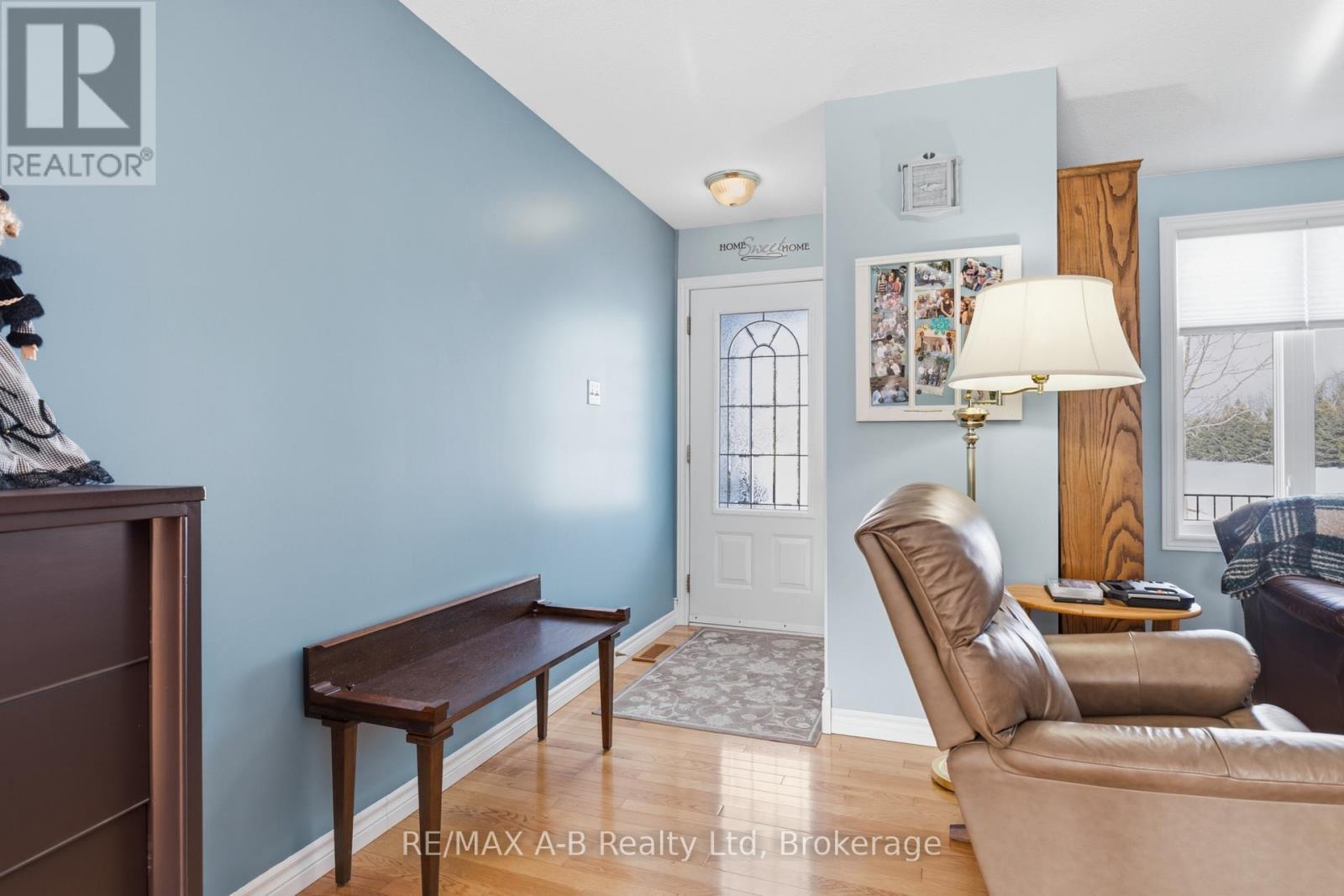 815 O'LOANE AVENUE - Photo 4 of 38, Stratford, Ontario