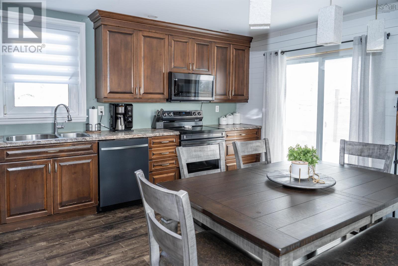 Property 19 of 38 of 63 LEESIDE DRIVE