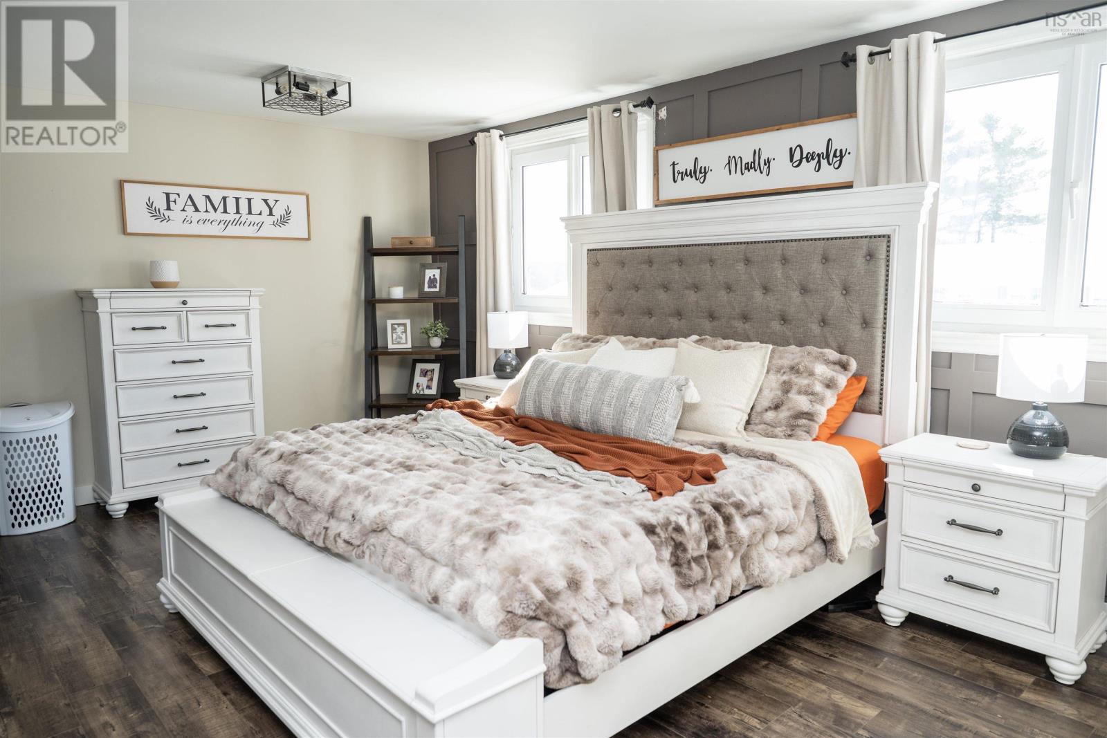 Property 29 of 38 of 63 LEESIDE DRIVE