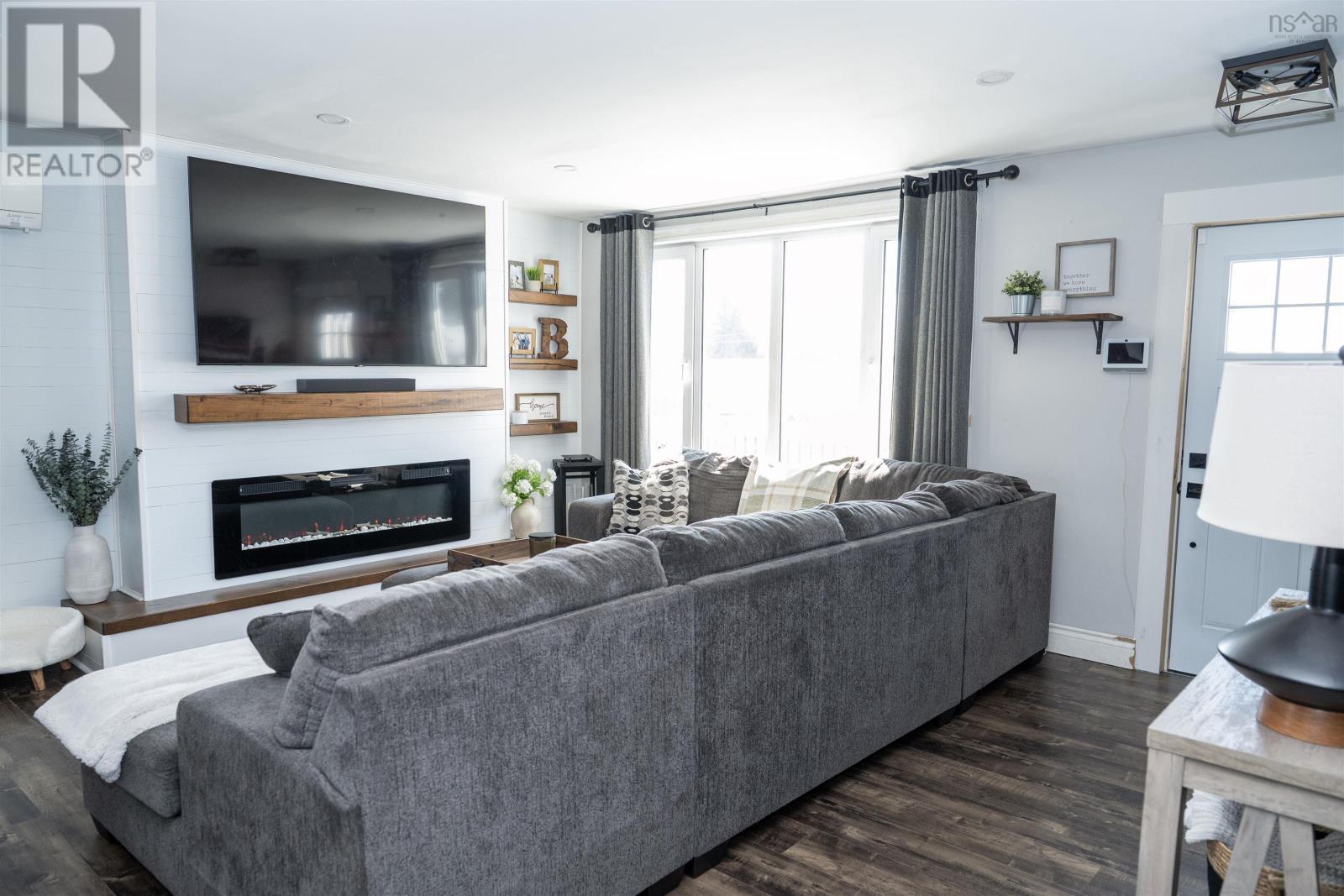 Property 8 of 38 of 63 LEESIDE DRIVE