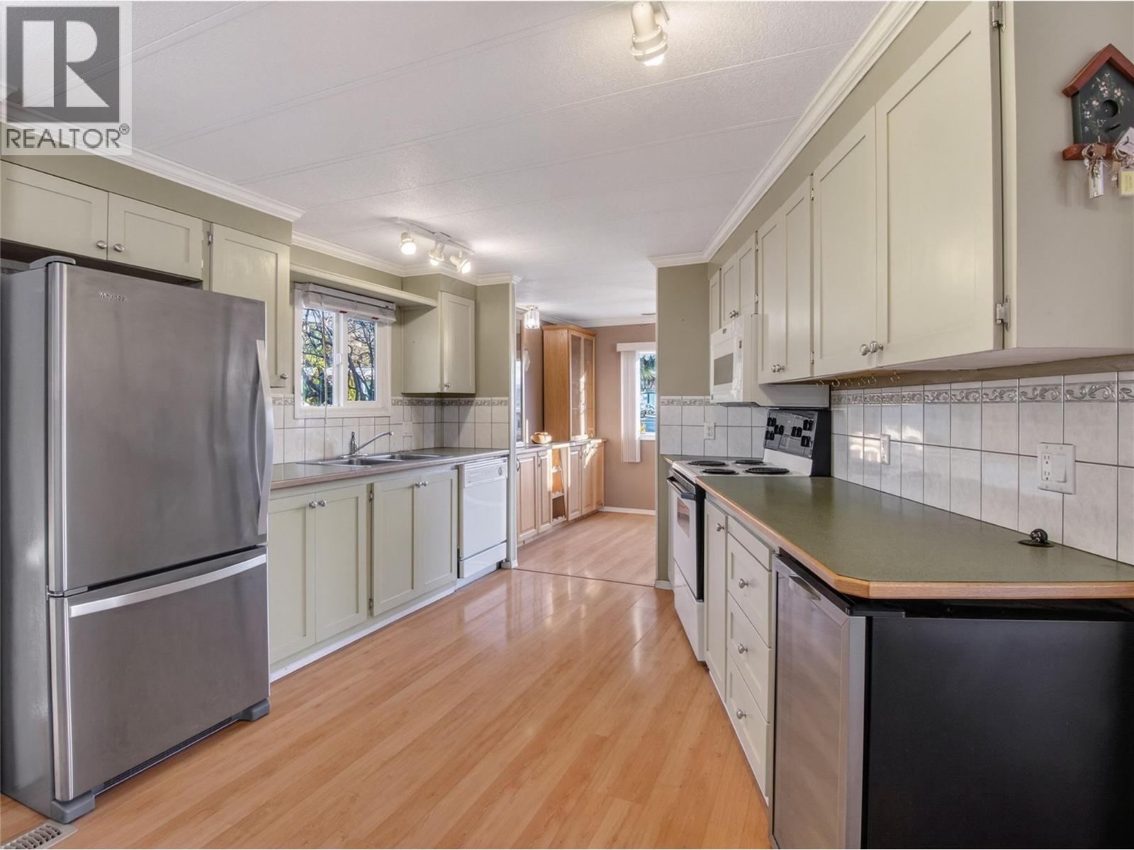 98 OKANAGAN Avenue E, Penticton